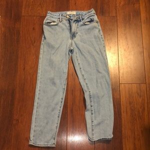 Pacsun stonewashed mom jeans. Size 23. Good condition.